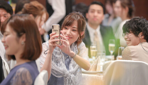 結婚式フォトコンテストのアイデア＆賞名一覧｜盛り上がる演出と受賞のコツも紹介！